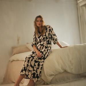 long dress for pregnant woman